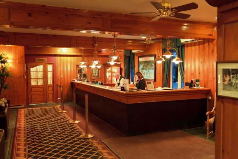 Hotel Le Chantecler Sainte-Adèle Exterior foto